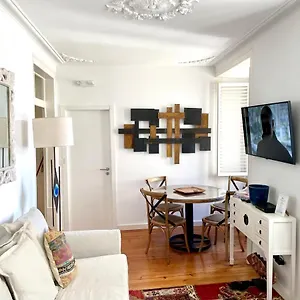 Apartment Bright And Spacious Three Bedroom In The Heart Of, Lisbon